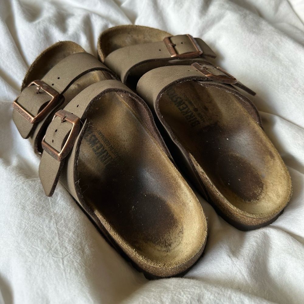 Birkenstock Arizona size 38 (7-7.5)